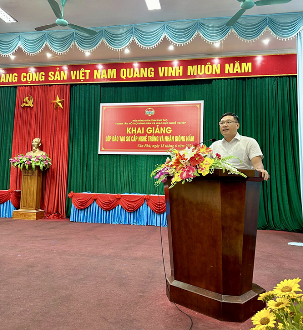 KHAI GIẢNG LỚP TRỒNG VÀ NHÂN GIỐNG NẤM TẠI THÀNH PHỐ VIỆT TRÌ 